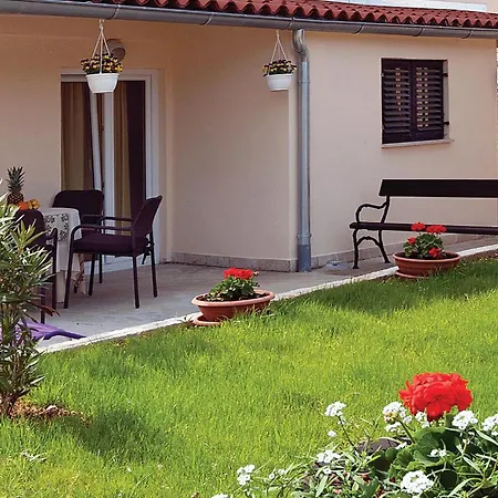 1 Bedroom Awesome In Apartment Pula