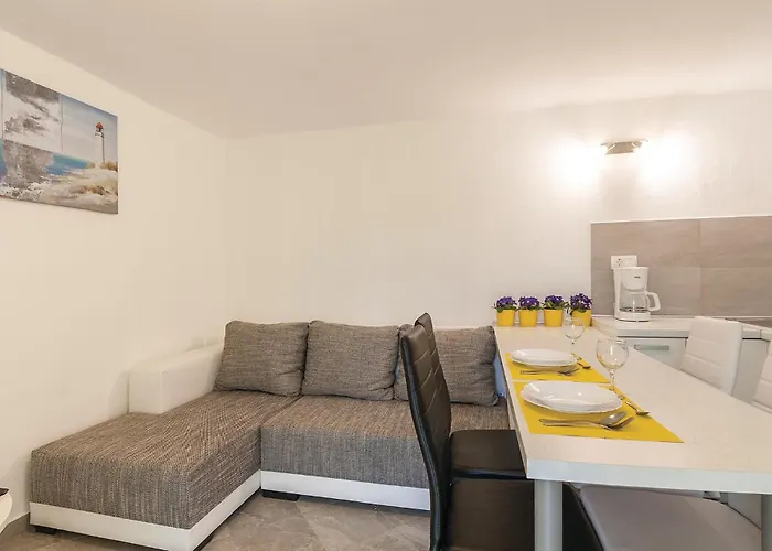 1 Bedroom Awesome In Apartment Pula