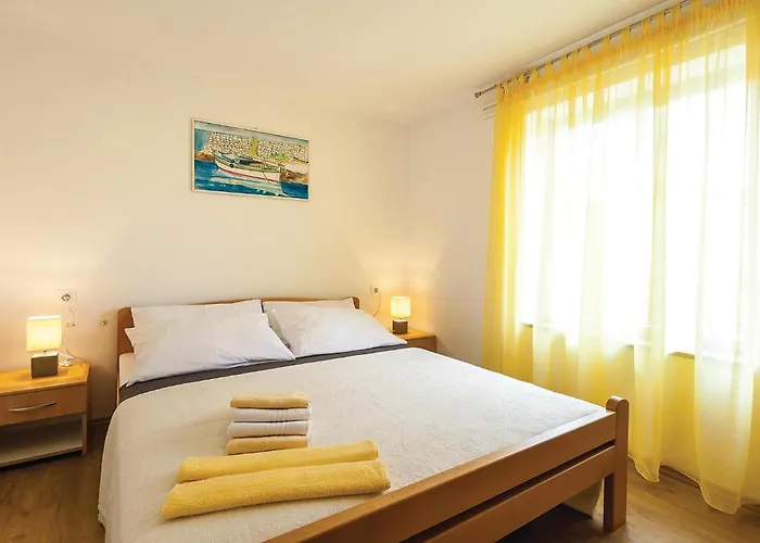 Apartment 1 Bedroom Awesome In Pula