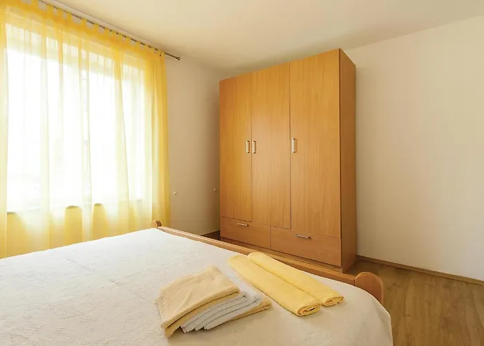 1 Bedroom Awesome In *