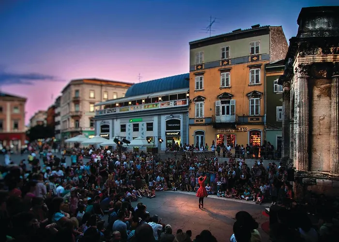 1 Bedroom Awesome In Apartment