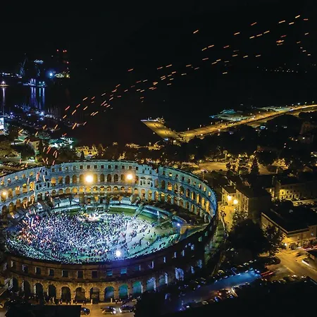 Apartmán 1 Bedroom Awesome In