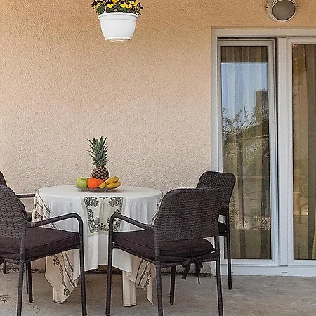 Apartmán 1 Bedroom Awesome In Pula