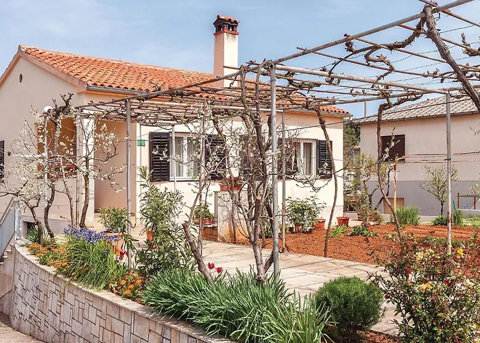 Apartamento 1 Bedroom Awesome In