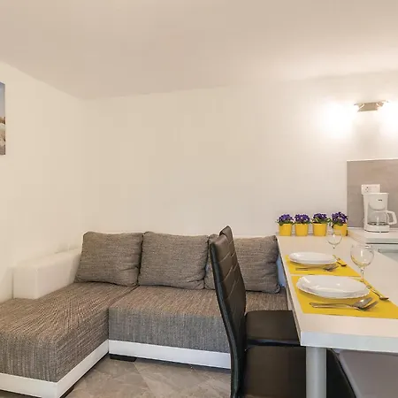 1 Bedroom Awesome In 아파트 풀라